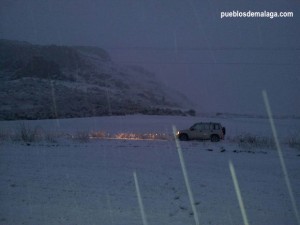 Luz en la nieve, las nevadas junto al Torcal de Antequera hicieron estampas tan bonitas como esta