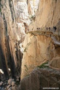 El nuevo Caminito del Rey discurre encima del viejo Caminito