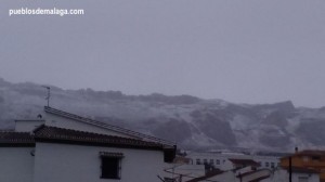 Tejados nevados en La Higuera, una pedanía de la localidad malagueña de Antequera
