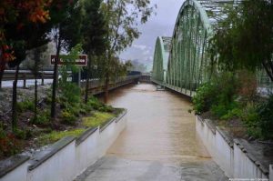 Foto de los puentes de Estación de Cártama con el rio Guadalhorce desbordado