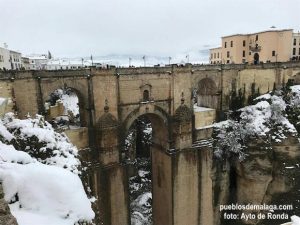 Puente del Tajo de Ronda cubierto de nieve