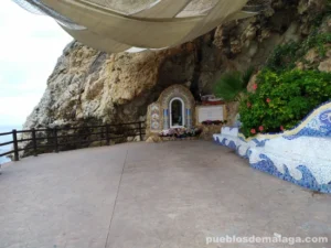 Vista general del entorno del Santuario de la Virgen del Carmen en Rincón de la Victoria