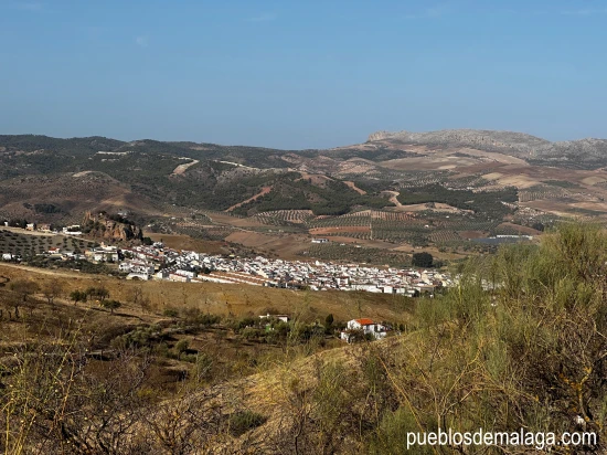 Ardales desde cerca de la Cueva de Ardales