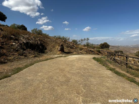 Zona de llegada a la Cueva de Ardales con mirador y preciosas vistas