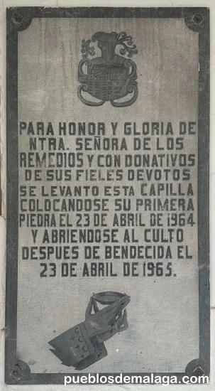 Placa de la primera piedra de la capilla en la Iglesia de San Pedro de Cártama