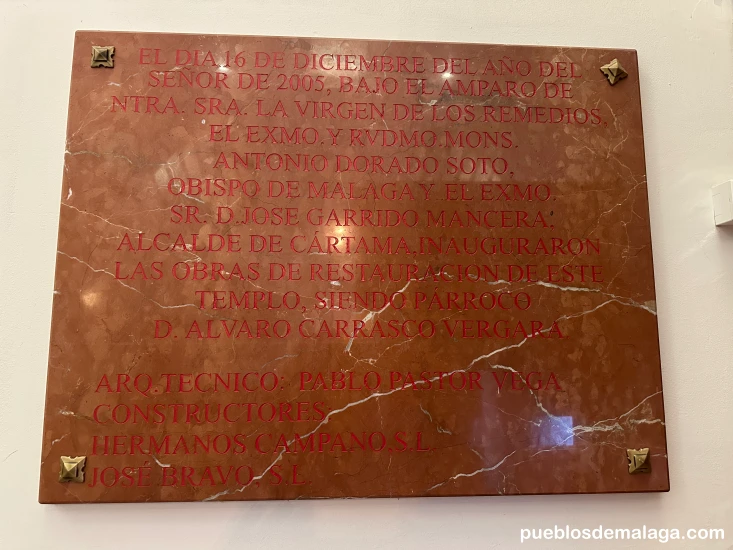 Placa de la restauración de la Iglesia de San Pedro de Cártama en 2005