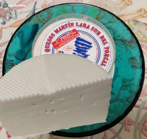 Queso de cabra fresco Martín Lara. Queso fresco elaborado con leche de cabra de la zona del Torcal de Antequera.