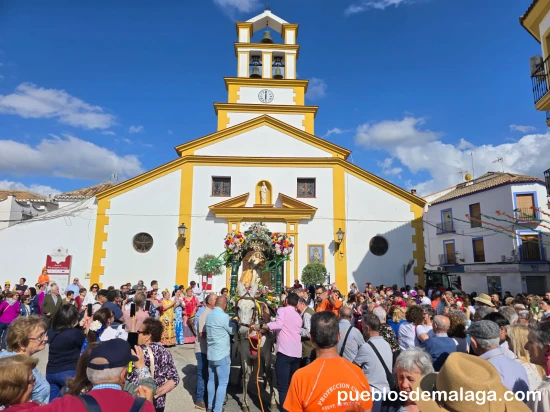 Iglesia de Mollina en la Salida de la Romería de la Virgen de la Oliva en Mollina